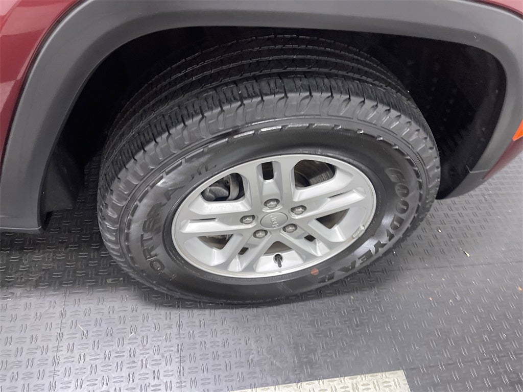 2022 Jeep Grand Cherokee Laredo 4x4