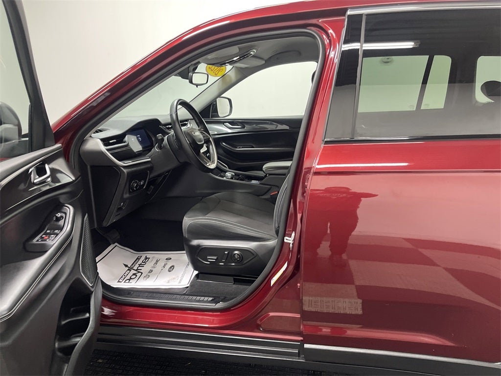 2022 Jeep Grand Cherokee Laredo 4x4