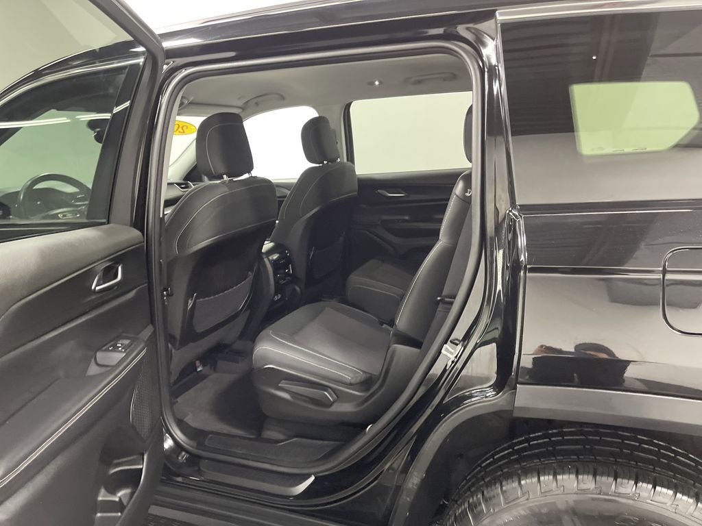 2023 Jeep Grand Cherokee L Laredo 4x4