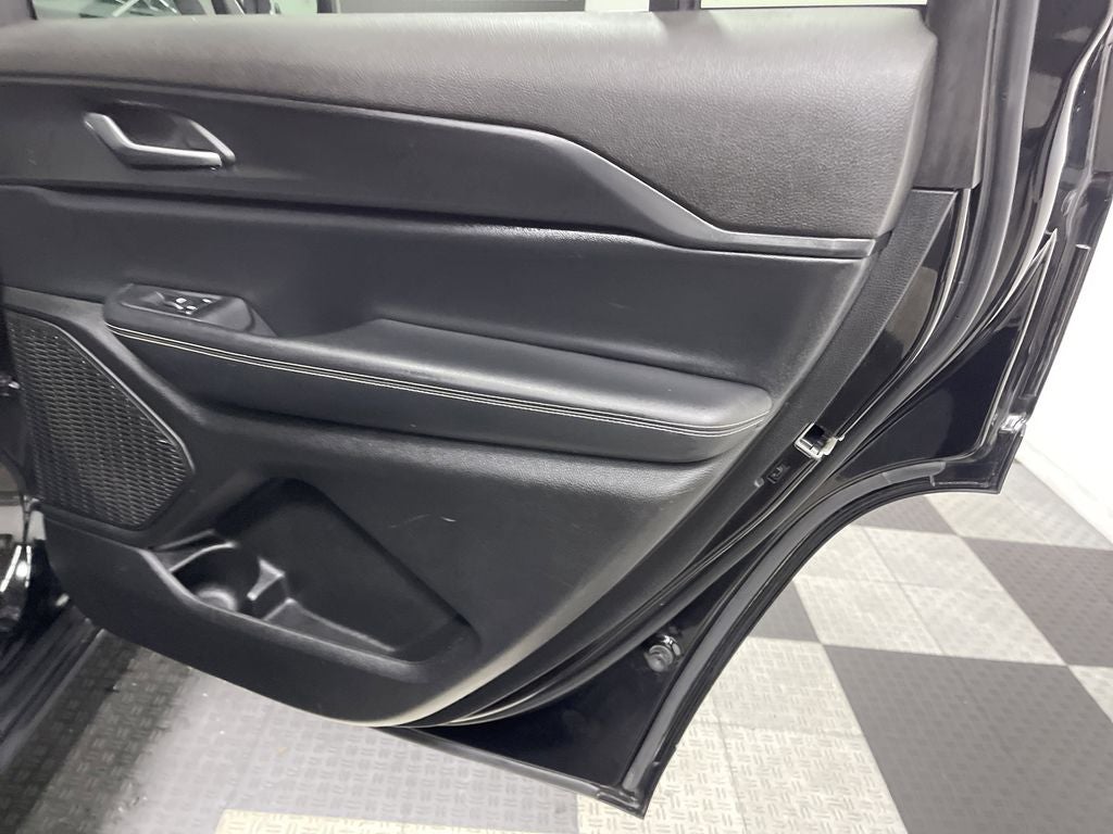 2023 Jeep Grand Cherokee L Laredo 4x4