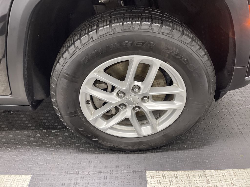 2023 Jeep Grand Cherokee L Laredo 4x4