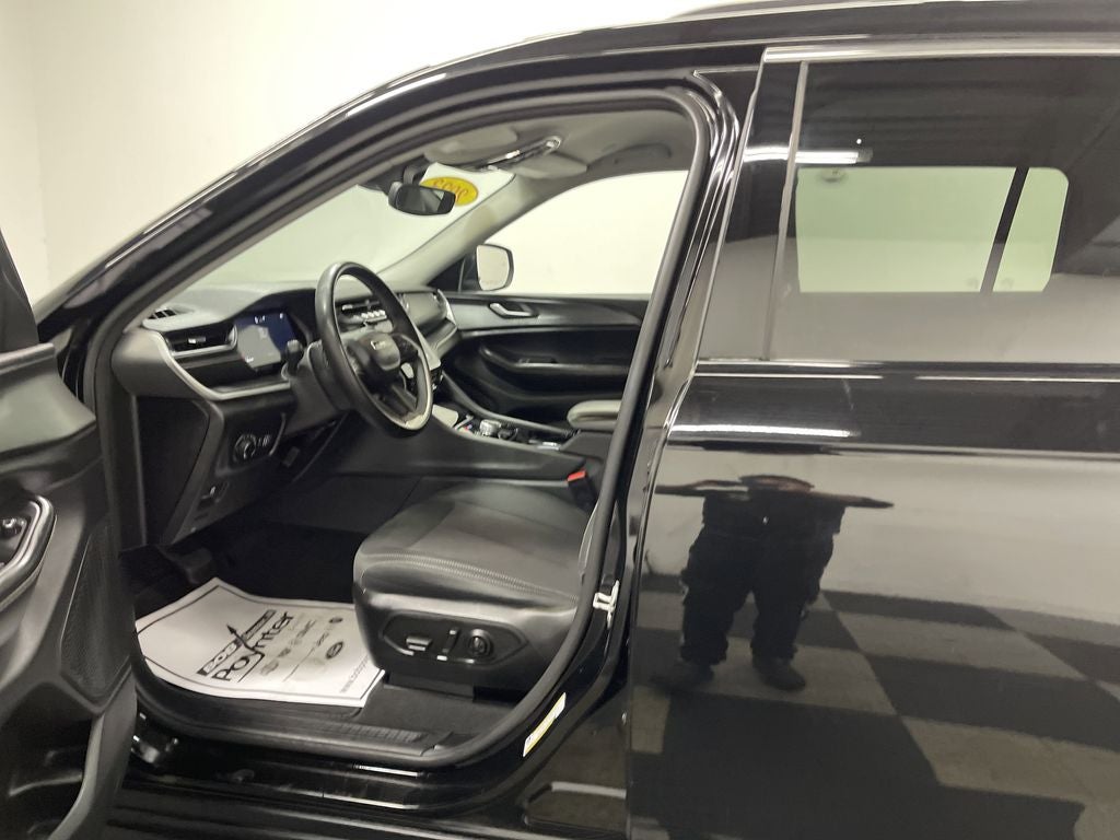 2023 Jeep Grand Cherokee L Laredo 4x4