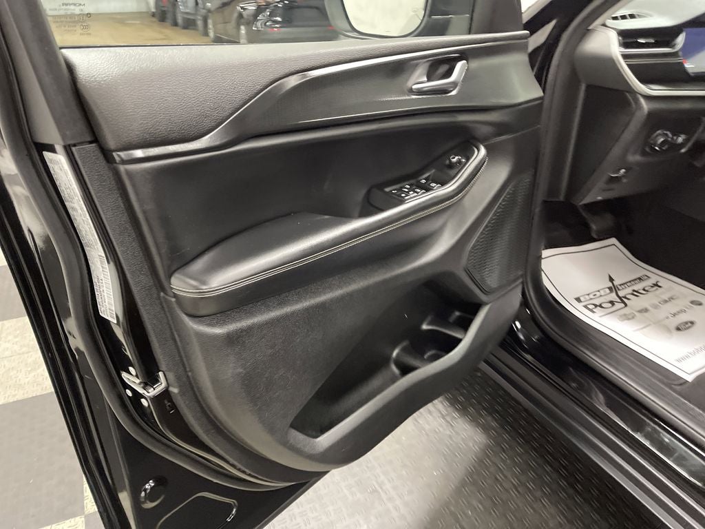 2023 Jeep Grand Cherokee L Laredo 4x4