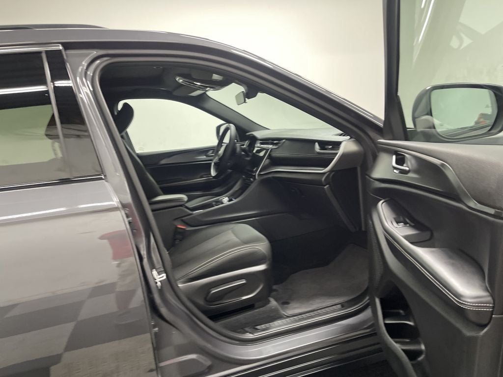 2025 Jeep Grand Cherokee L Laredo X 4x4