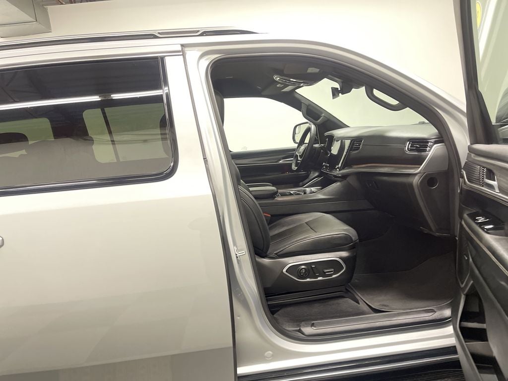 2023 Jeep Wagoneer L Series II 4x2