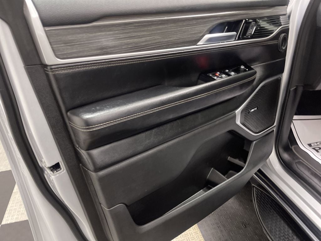 2023 Jeep Wagoneer L Series II 4x2