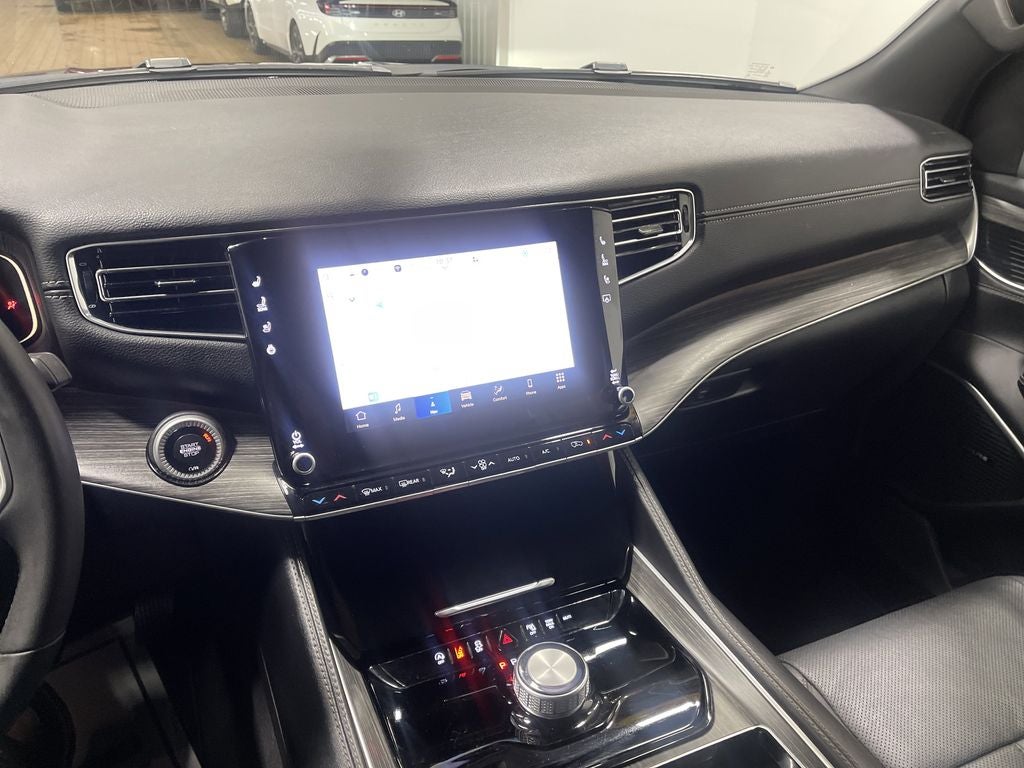 2024 Jeep Wagoneer L Series II 4x2