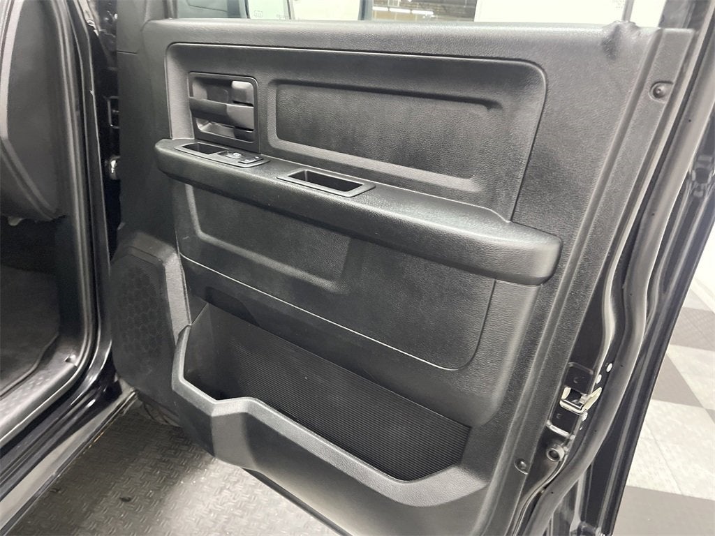 2017 RAM 1500 Express Crew Cab 4x4 5'7' Box