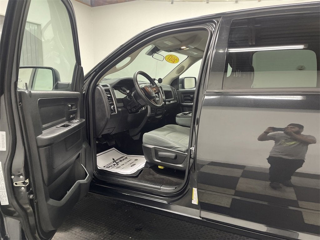 2017 RAM 1500 Express Crew Cab 4x4 5'7' Box