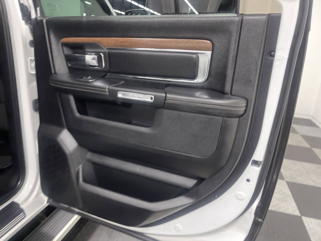 2018 RAM 1500 Laramie Crew Cab 4x4 5'7' Box