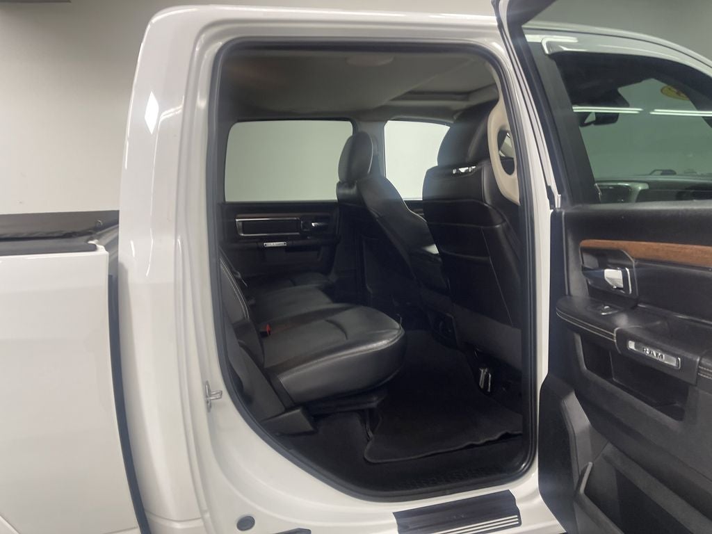2018 RAM 1500 Laramie Crew Cab 4x4 5'7' Box