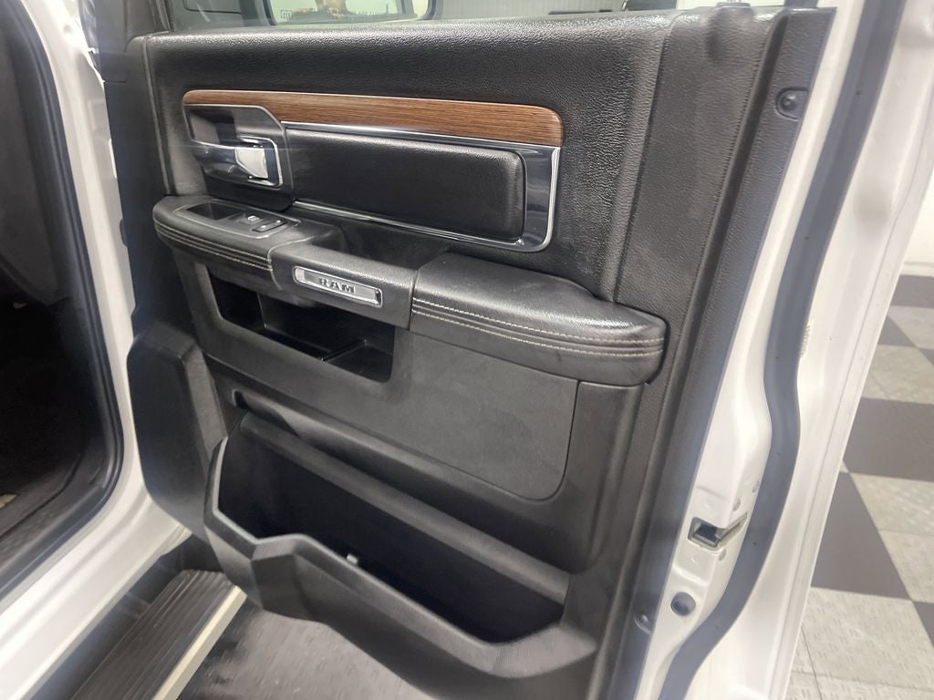 2018 RAM 1500 Laramie Crew Cab 4x4 5'7' Box