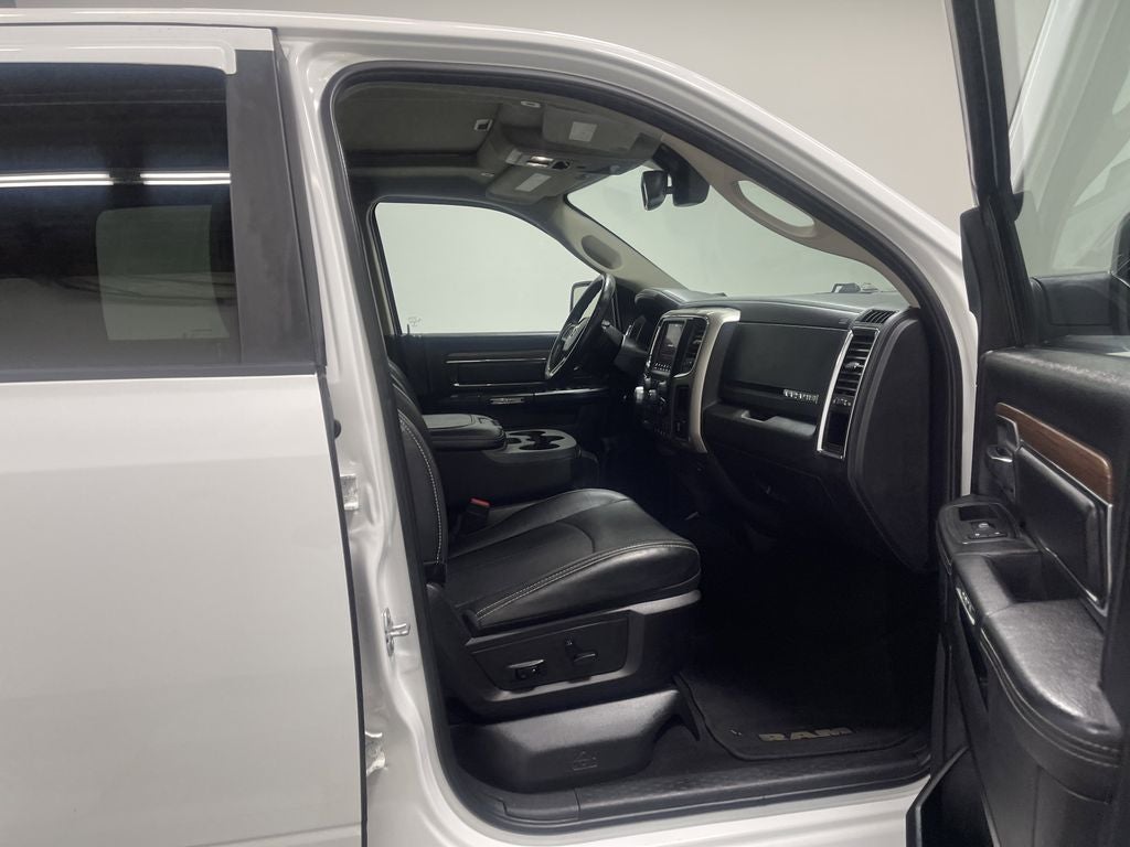 2018 RAM 1500 Laramie Crew Cab 4x4 5'7' Box