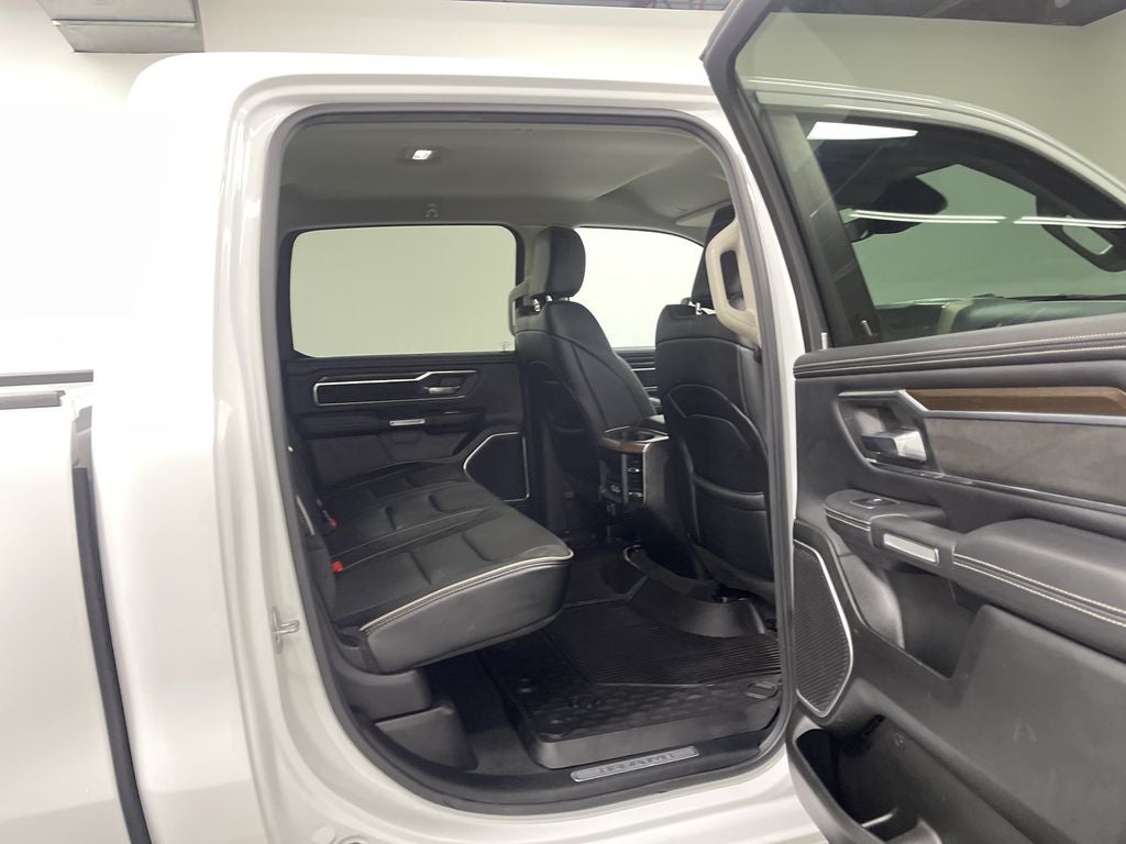 2022 RAM 1500 Laramie Crew Cab 4x4 5'7' Box