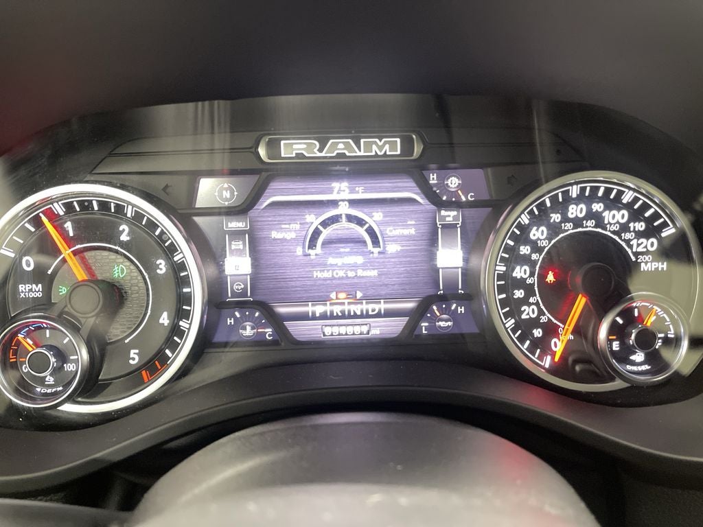 2022 RAM 1500 Laramie Crew Cab 4x4 5'7' Box