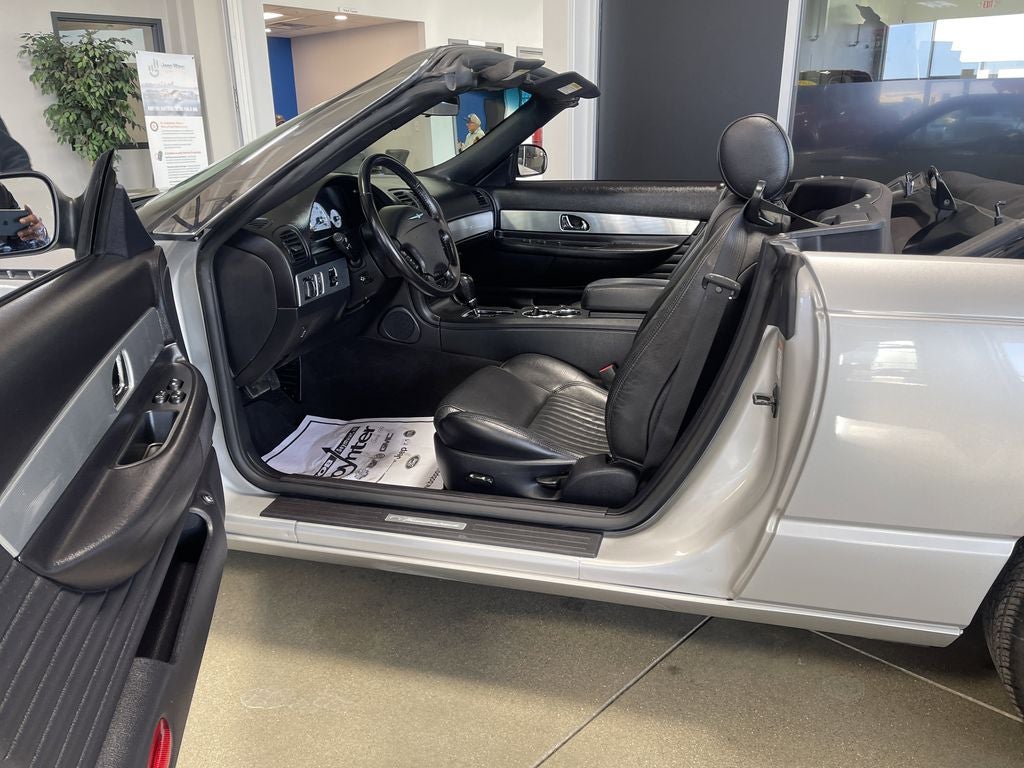 2004 Ford Thunderbird Base