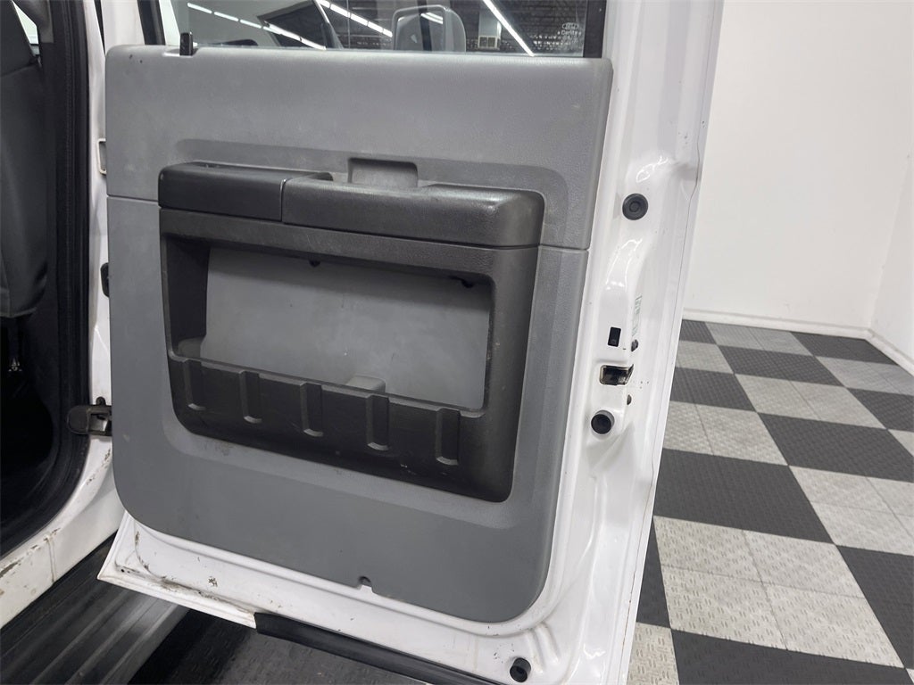 2015 Ford F-350 Chassis XL