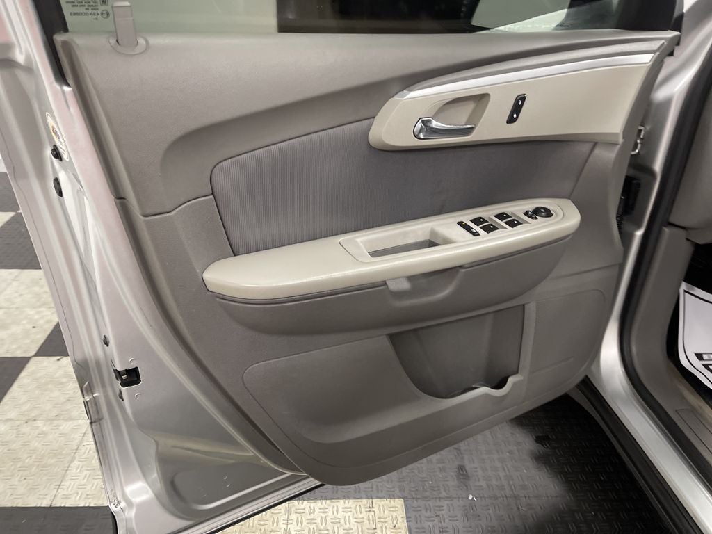 2011 Chevrolet Traverse LS
