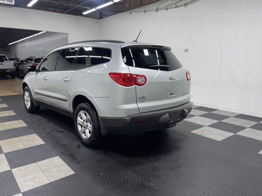 Used 2011 Chevrolet Traverse LS with VIN 1GNKVEEDXBJ274359 for sale in Seymour, IN