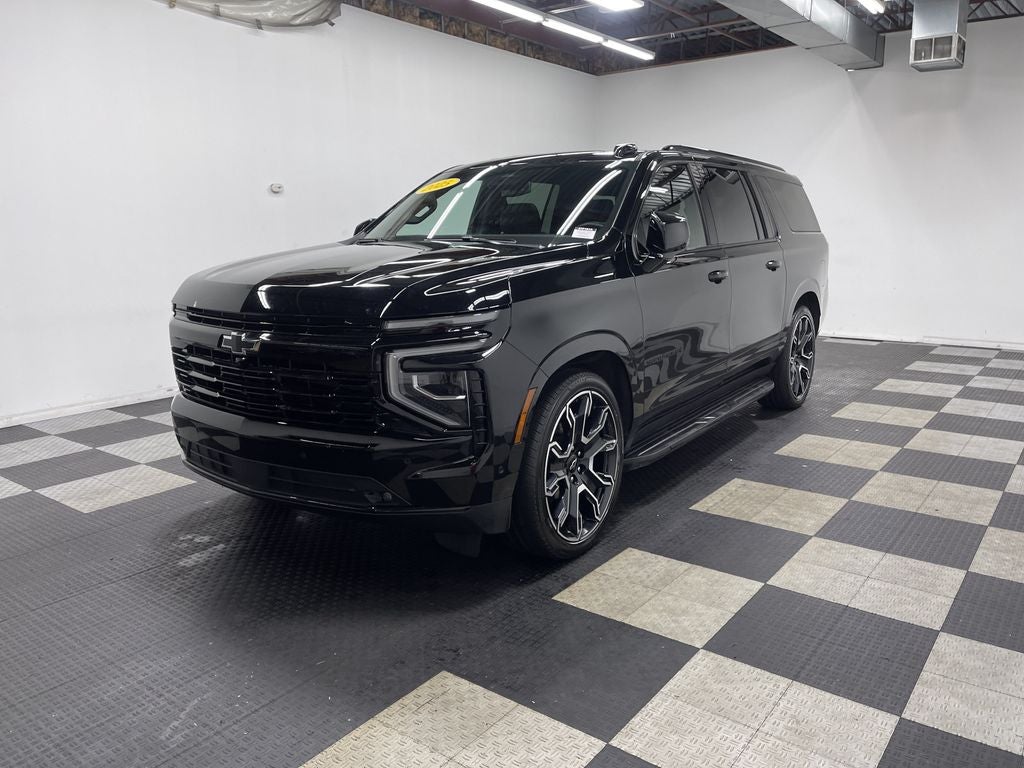 2025 Chevrolet Suburban 4WD RST