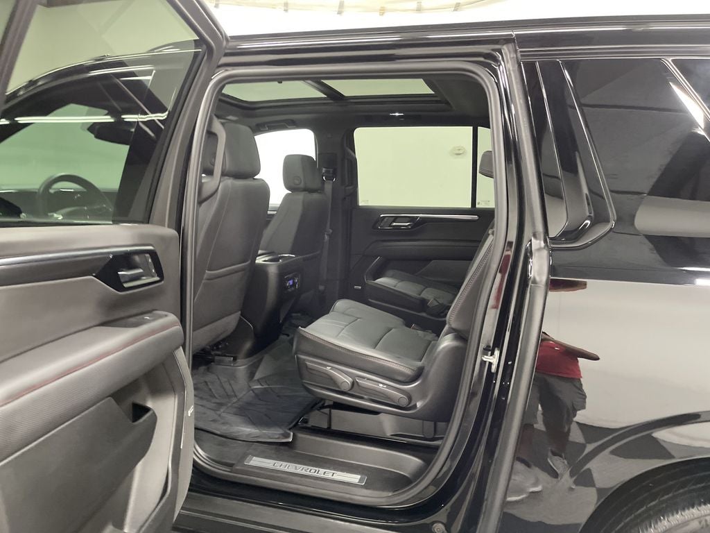 2025 Chevrolet Suburban 4WD RST