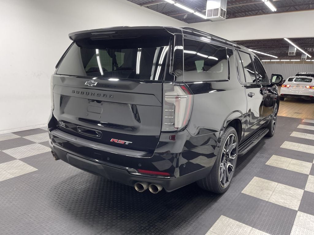 2025 Chevrolet Suburban 4WD RST