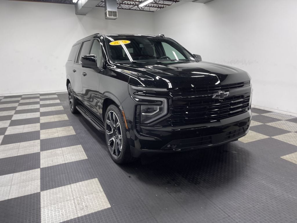 2025 Chevrolet Suburban 4WD RST