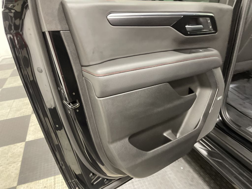 2025 Chevrolet Suburban 4WD RST