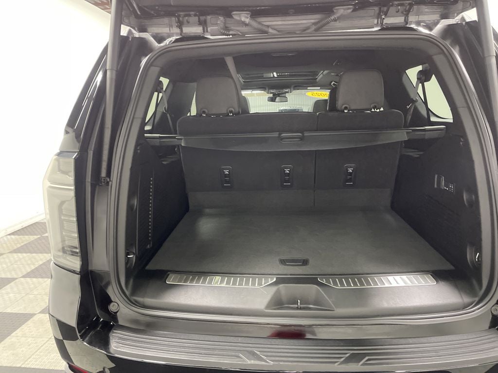 2025 Chevrolet Suburban 4WD RST
