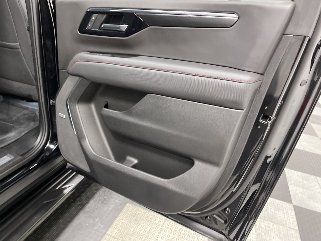2025 Chevrolet Suburban 4WD RST