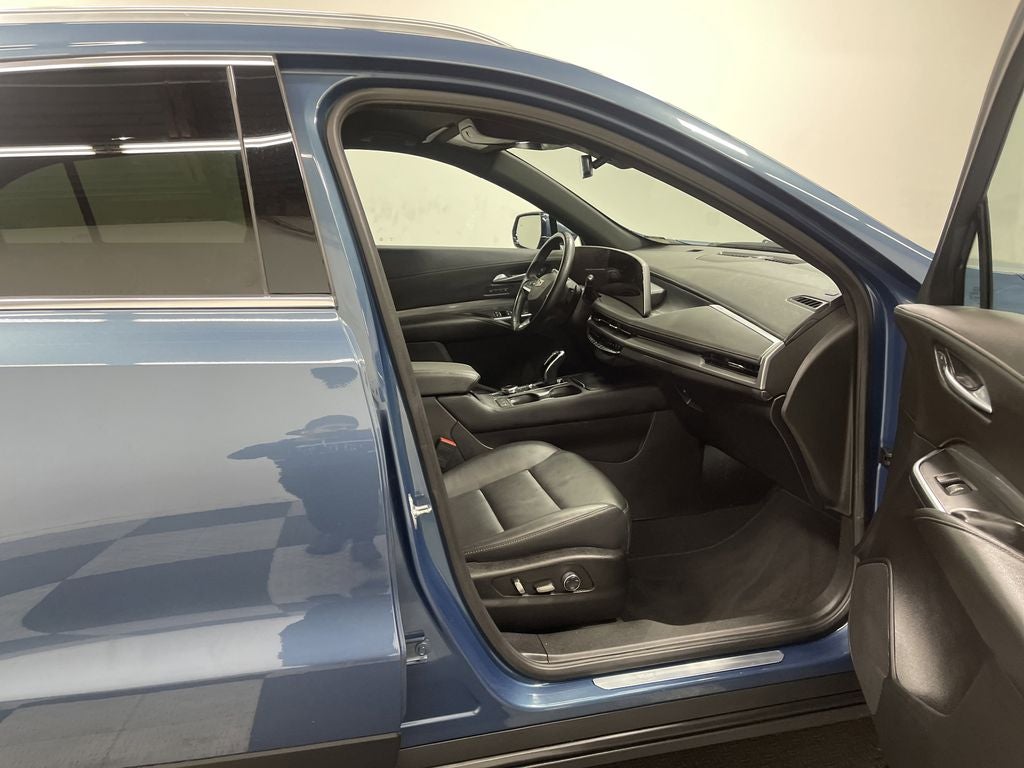 2025 Cadillac XT4 FWD Premium Luxury