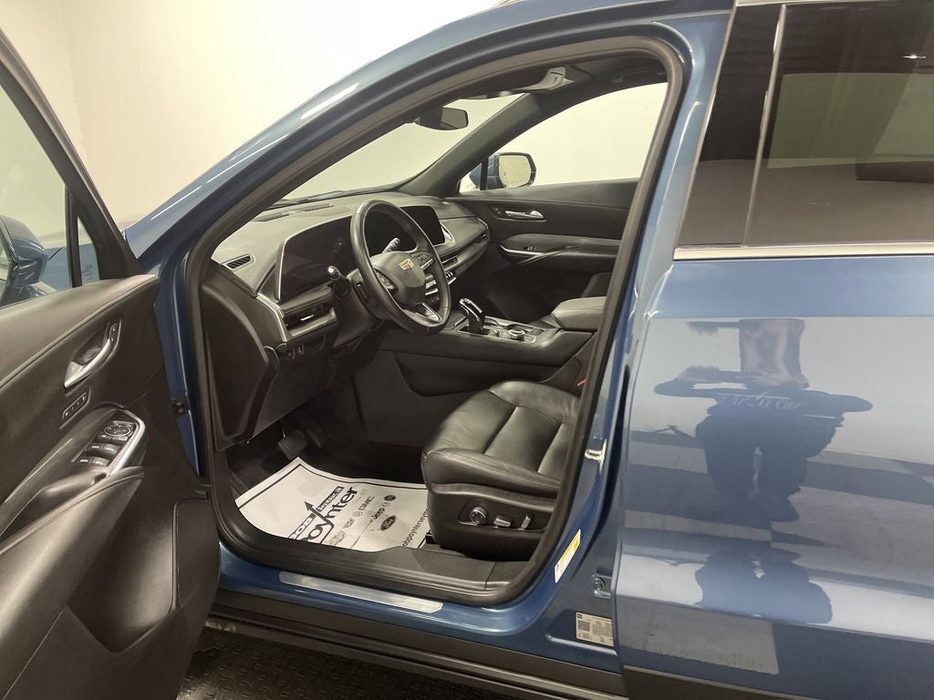 2025 Cadillac XT4 FWD Premium Luxury