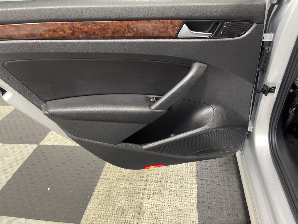 2012 Volkswagen Passat 2.5L SEL