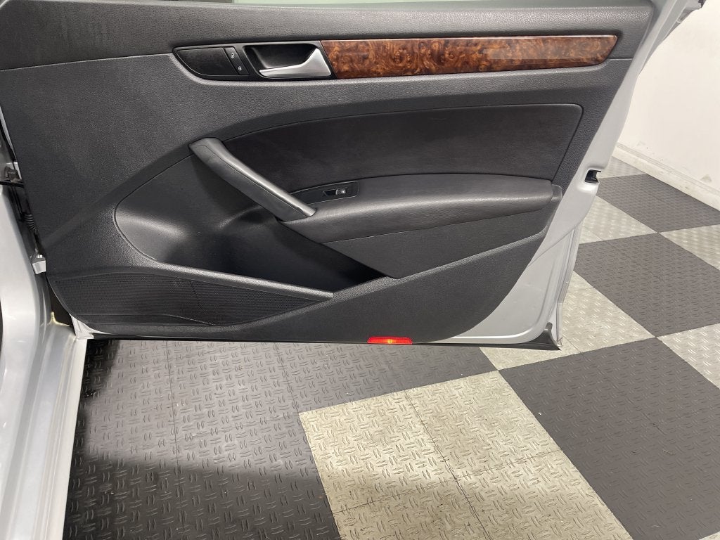 2012 Volkswagen Passat 2.5L SEL