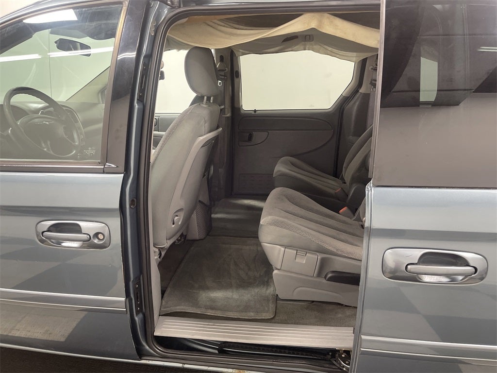 2006 Chrysler Town & Country LX
