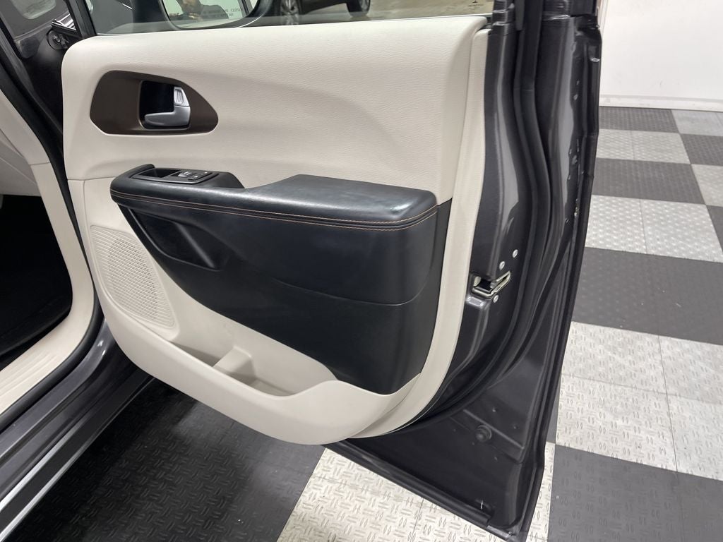 2017 Chrysler Pacifica Touring Plus