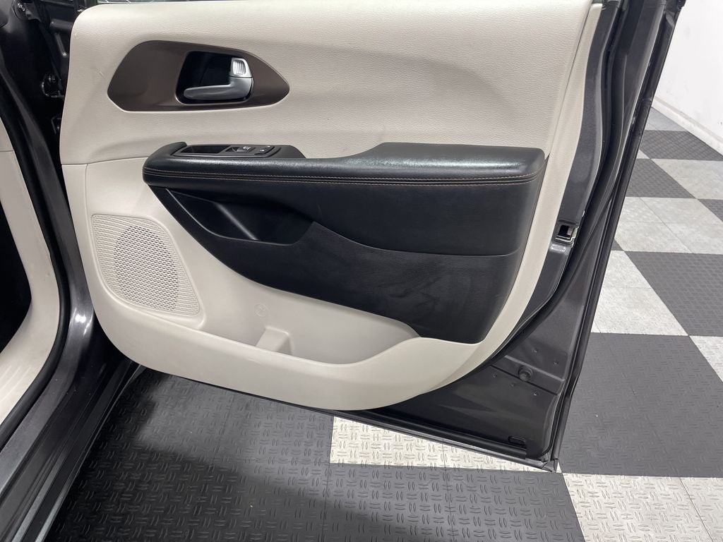 2019 Chrysler Pacifica Touring L
