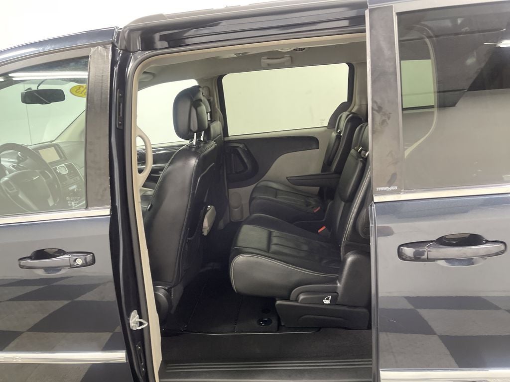 2013 Chrysler Town & Country Touring