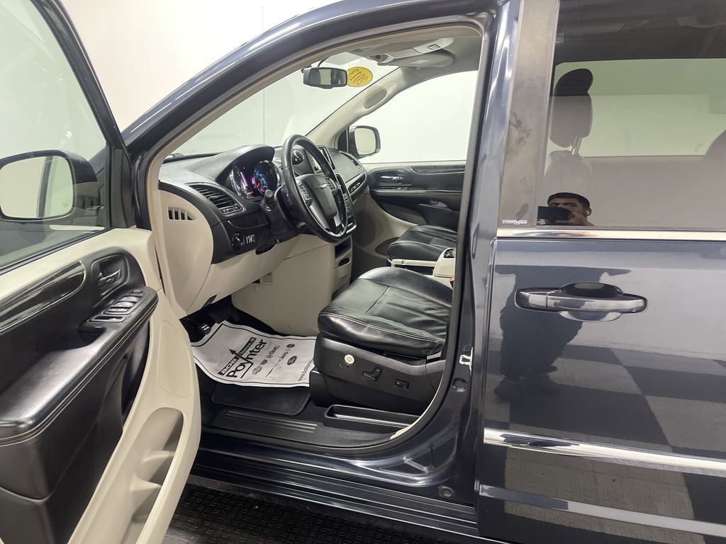 2013 Chrysler Town & Country Touring