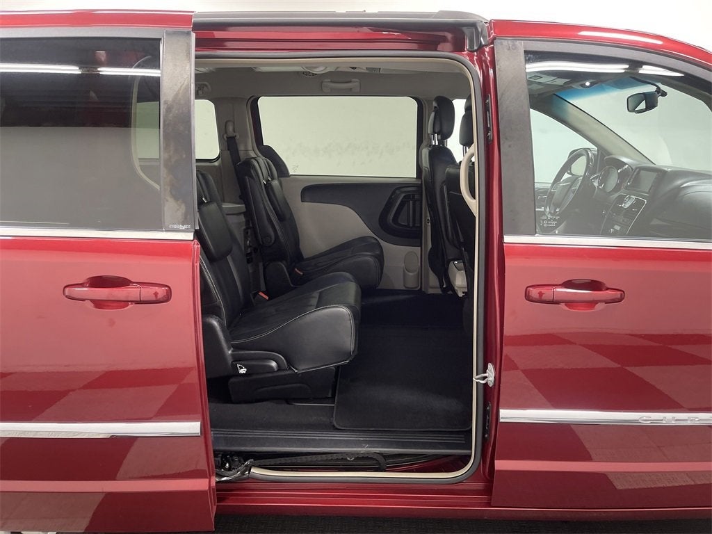 2014 Chrysler Town & Country Touring