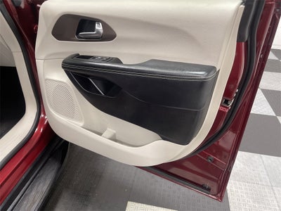 2021 Chrysler Voyager LXI