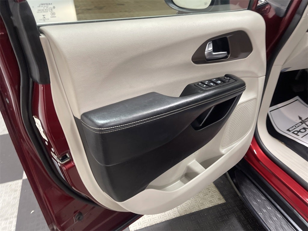 2021 Chrysler Voyager LXI