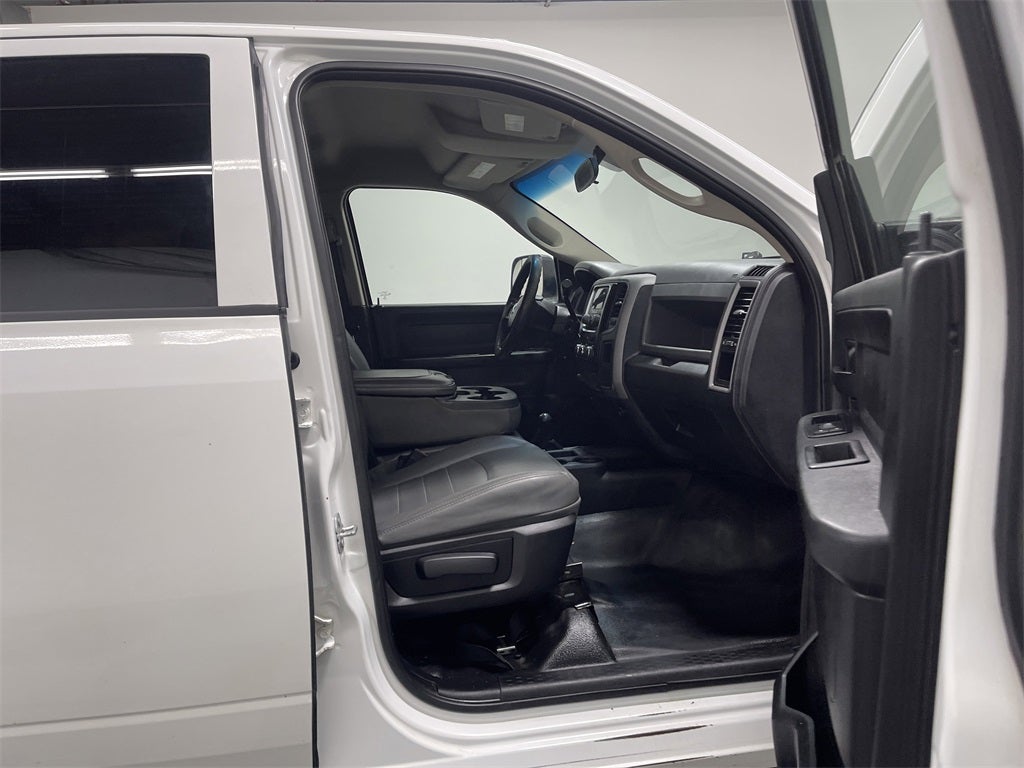 2017 RAM 3500 Chassis Tradesman/SLT/Laramie