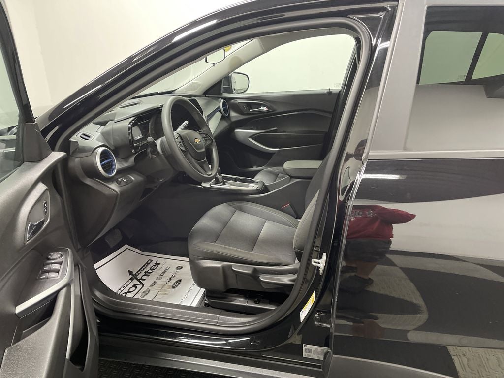 2025 Chevrolet Trax FWD LS