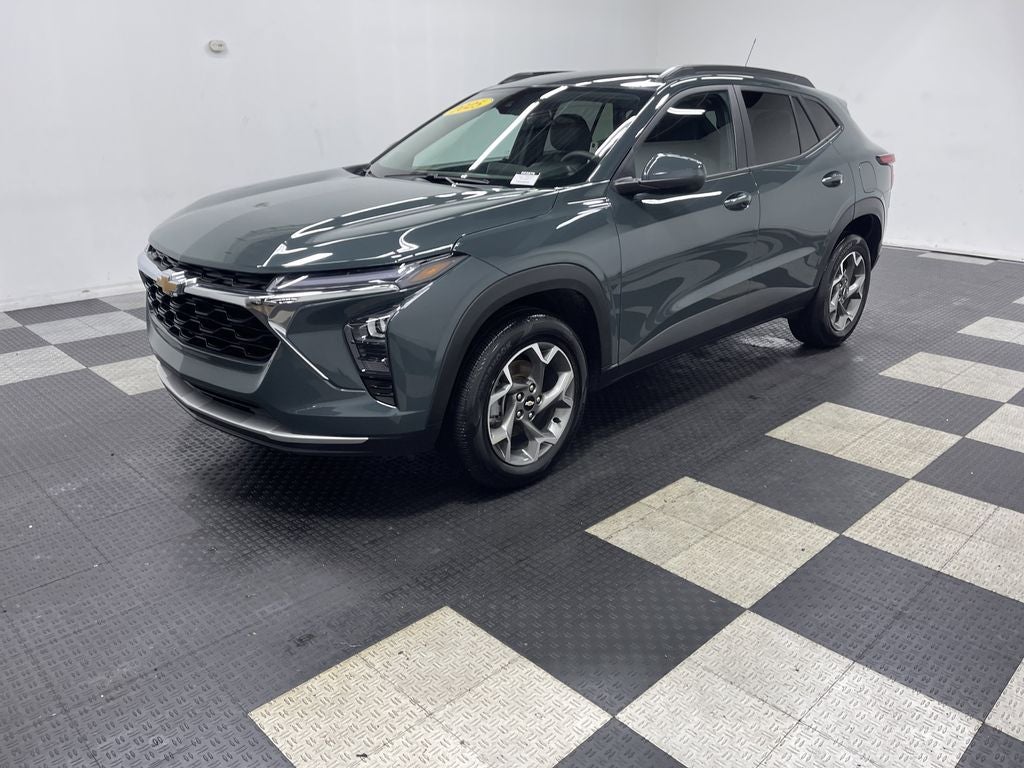 2025 Chevrolet Trax FWD LT