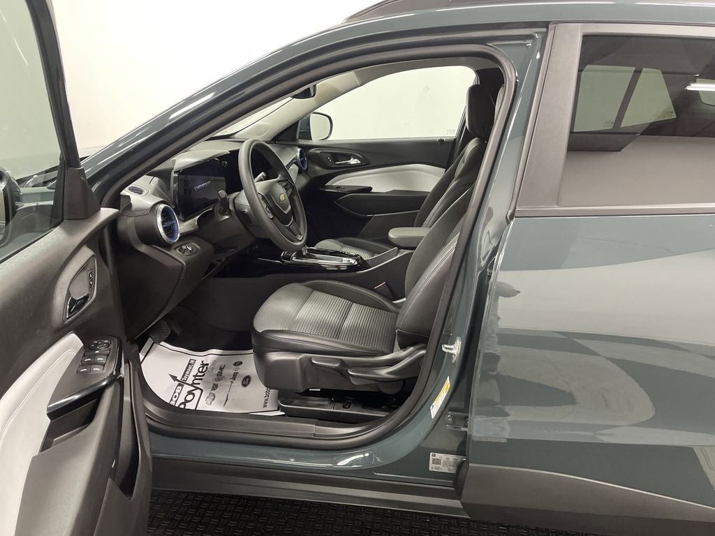 2025 Chevrolet Trax FWD LT