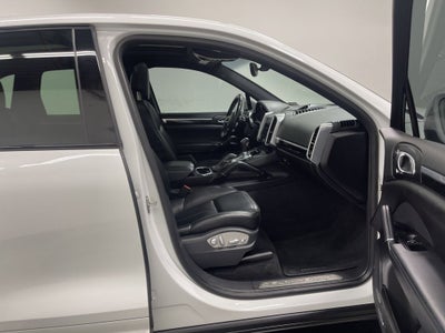 2017 Porsche Cayenne Platinum Edition