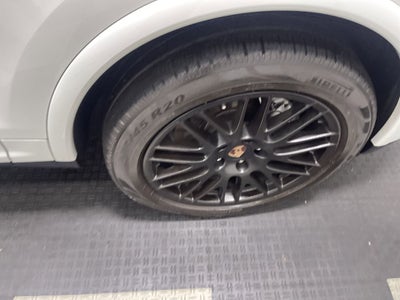 2017 Porsche Cayenne Platinum Edition