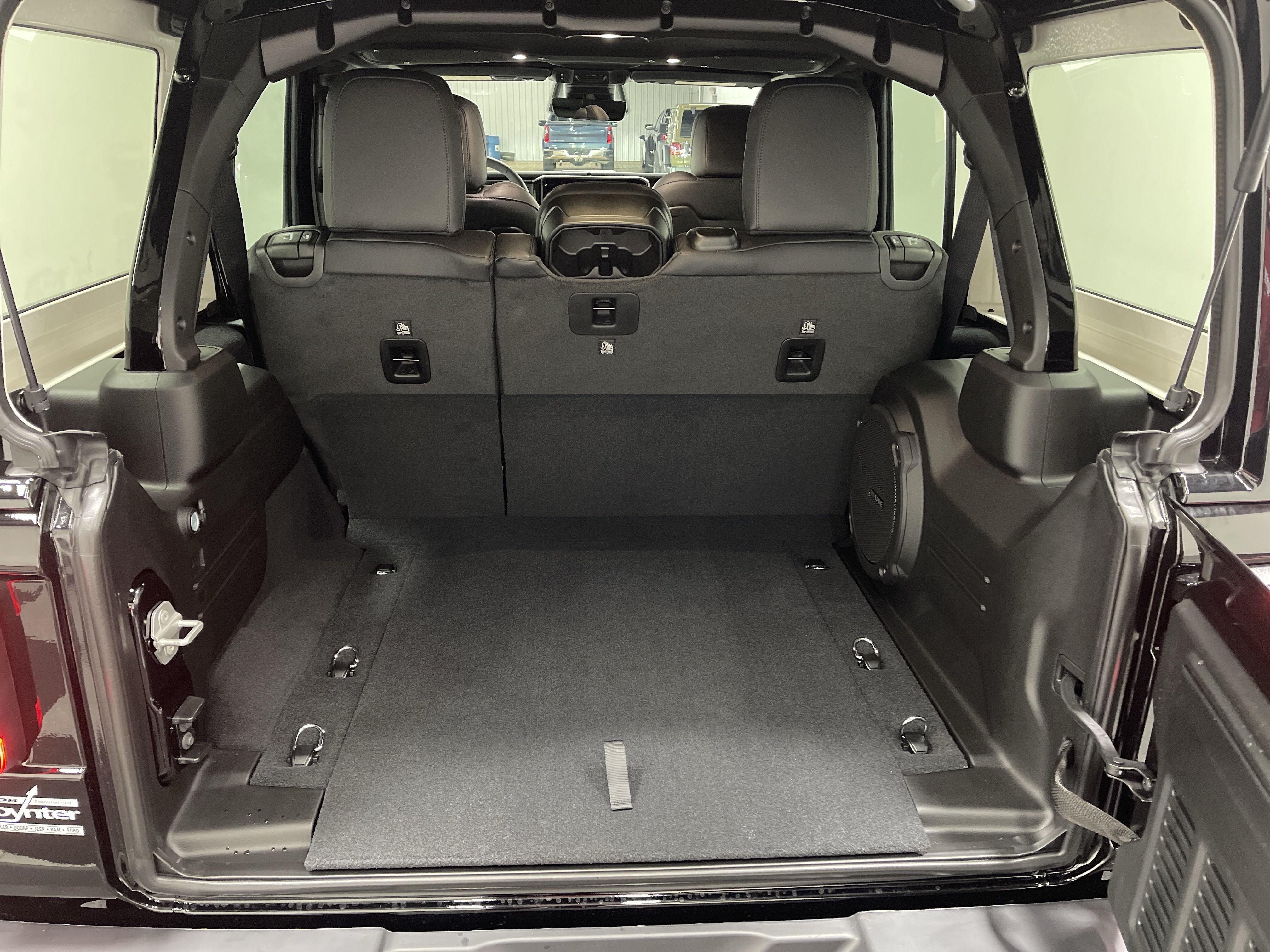2027 Jeep Wrangler WRANGLER 4-DOOR SAHARA