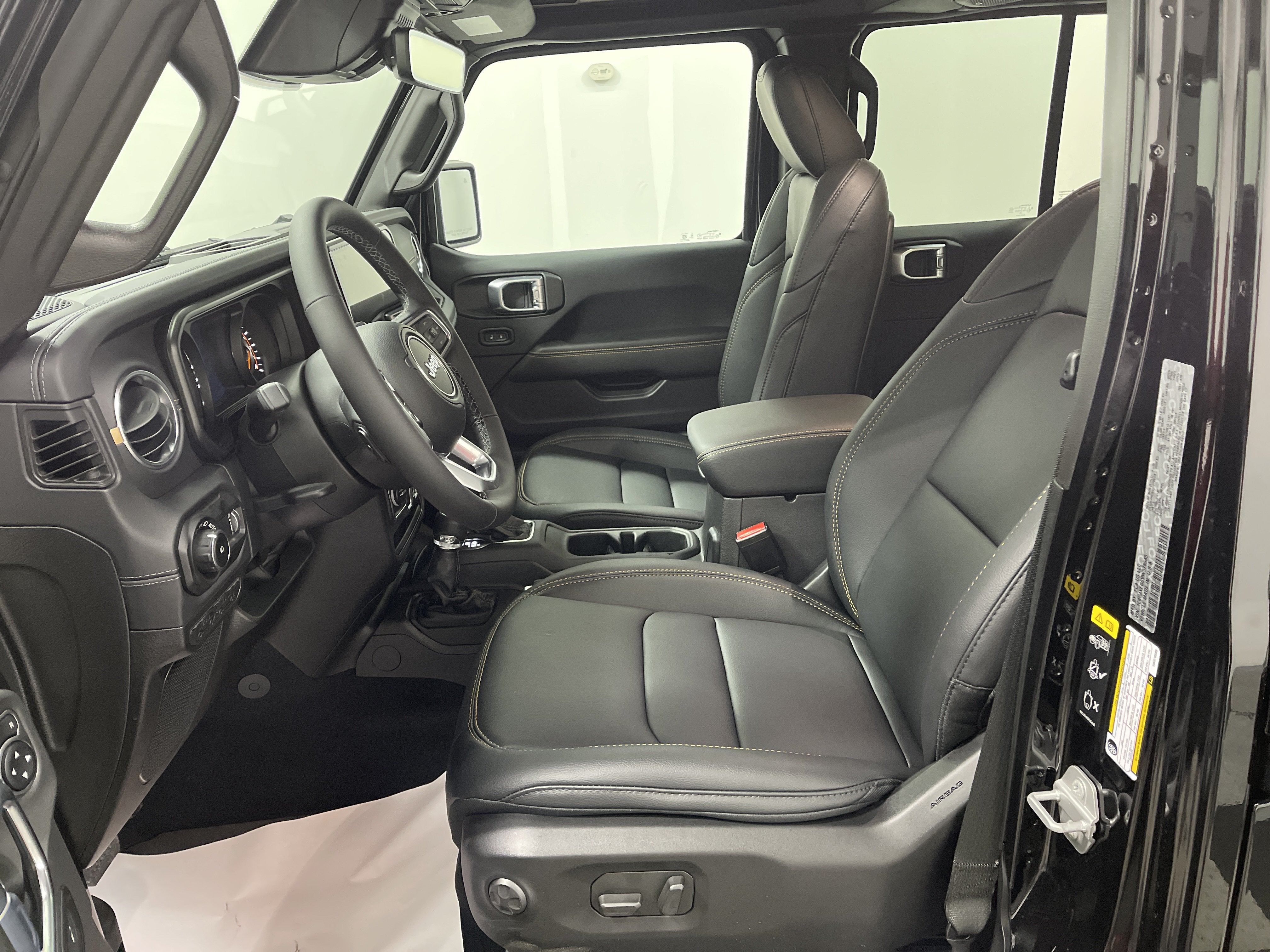 2027 Jeep Wrangler WRANGLER 4-DOOR SAHARA